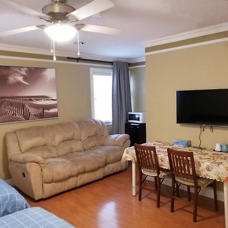 Three Kittens Guesthouse Burnaby Ngoại thất bức ảnh