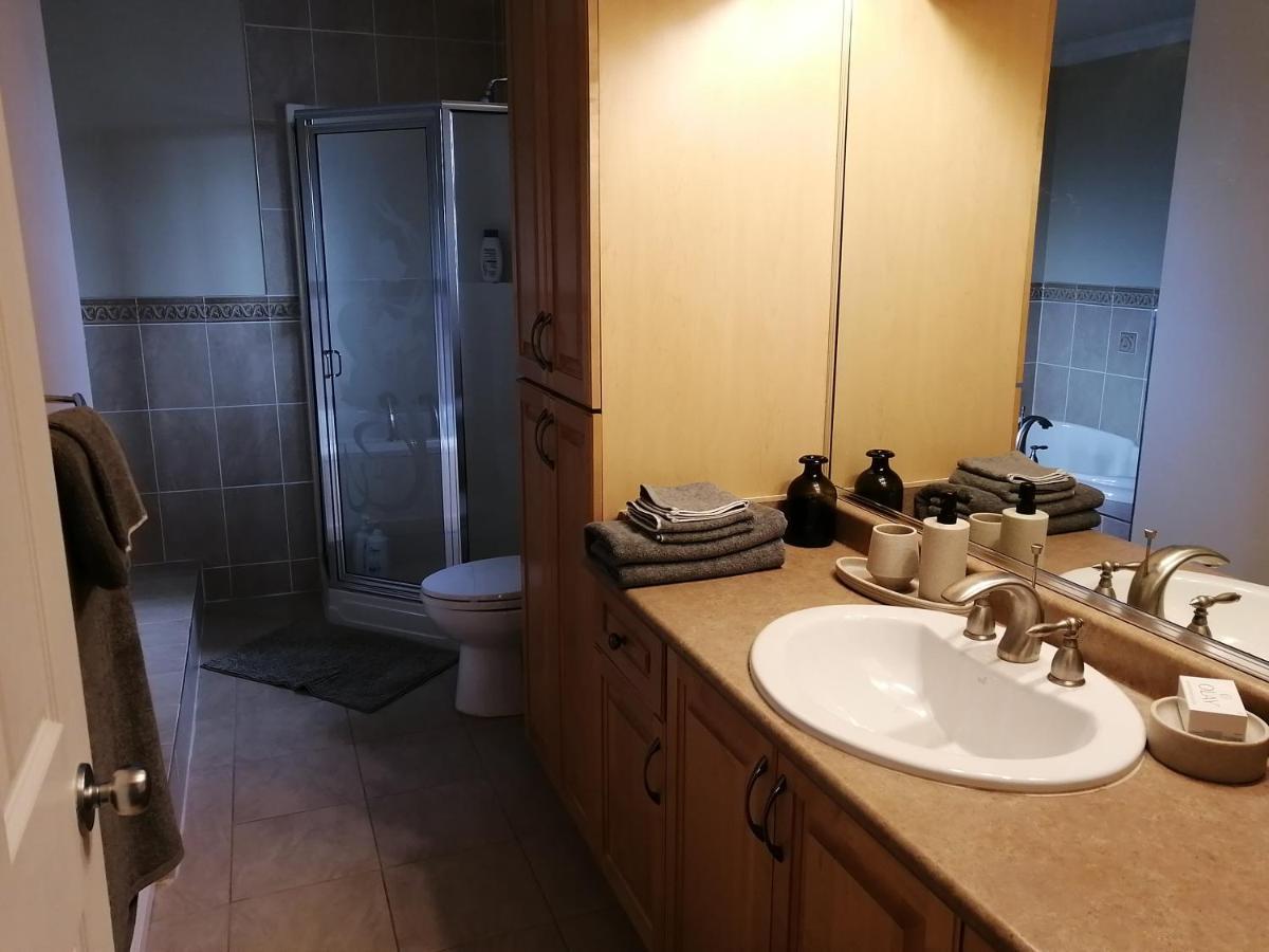 Three Kittens Guesthouse Burnaby Ngoại thất bức ảnh