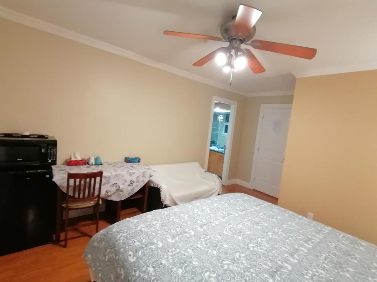Three Kittens Guesthouse Burnaby Ngoại thất bức ảnh