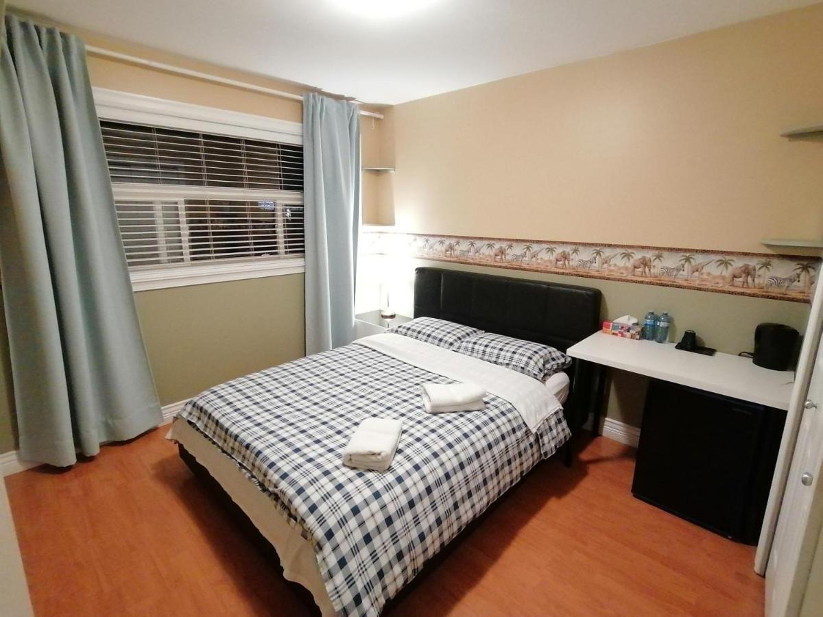 Three Kittens Guesthouse Burnaby Ngoại thất bức ảnh