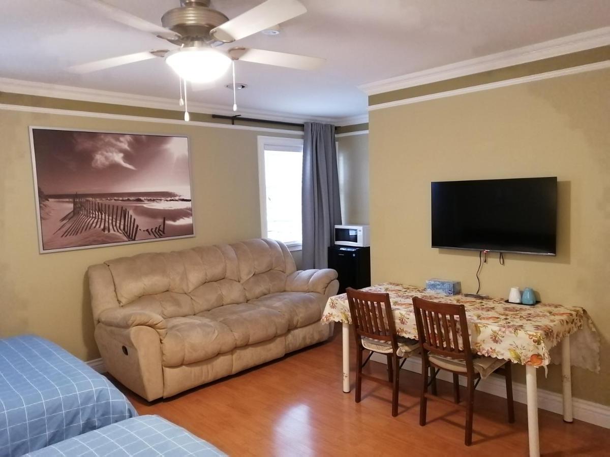 Three Kittens Guesthouse Burnaby Ngoại thất bức ảnh
