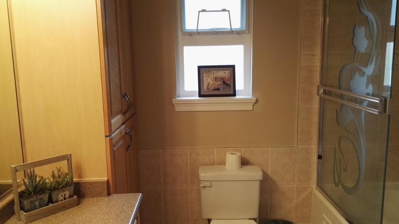 Three Kittens Guesthouse Burnaby Ngoại thất bức ảnh