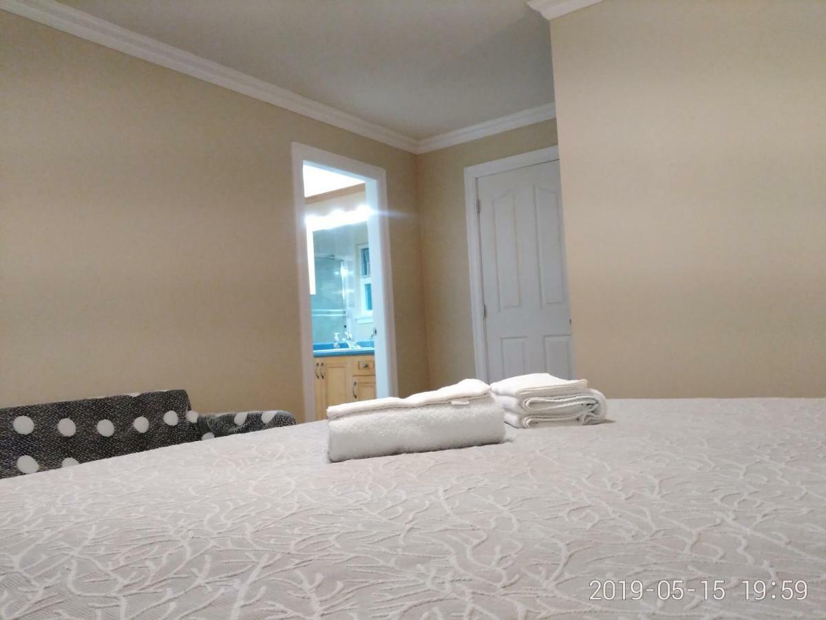 Three Kittens Guesthouse Burnaby Ngoại thất bức ảnh